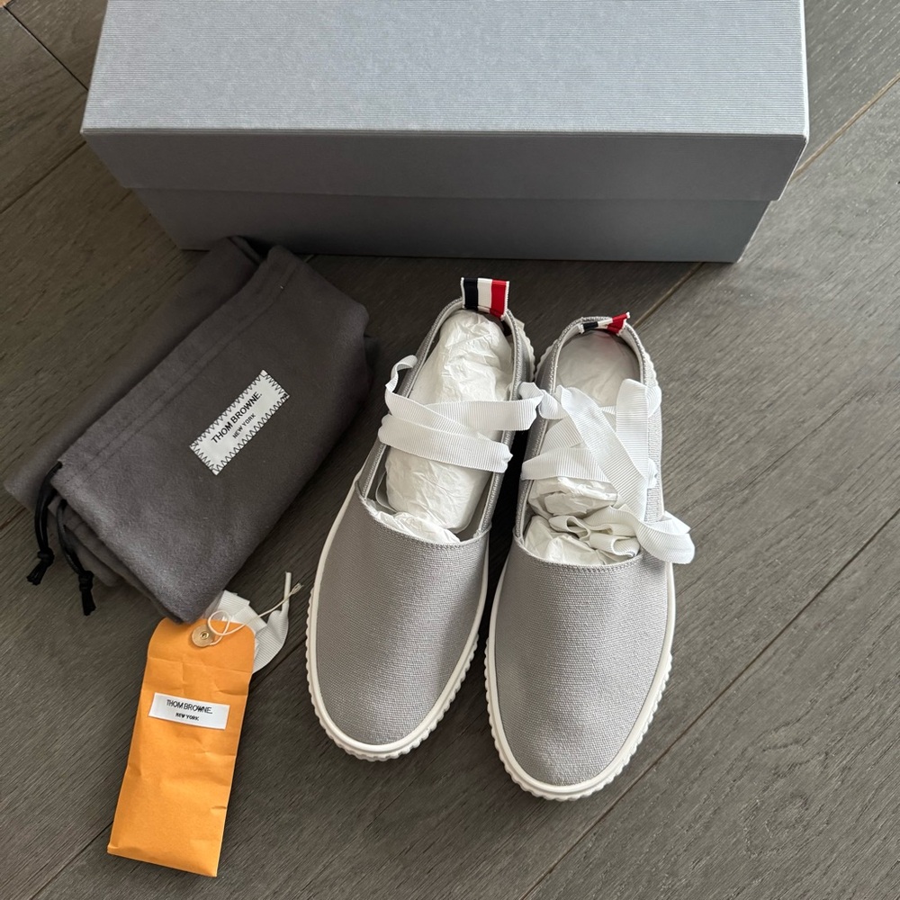 Thom Browne Women’s Grosgrain-trimmed canvas sneakers - Picture 2 of 8